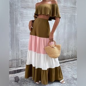 Two piece set! Brand new. Size Medium. It doesn’t fit me how I want it too.